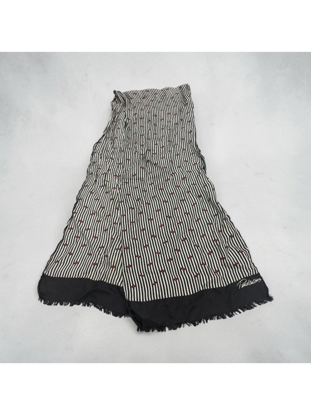 Vintage Womenās Silk Scarf Neck Head Black White Strip Le Echo Pendleton